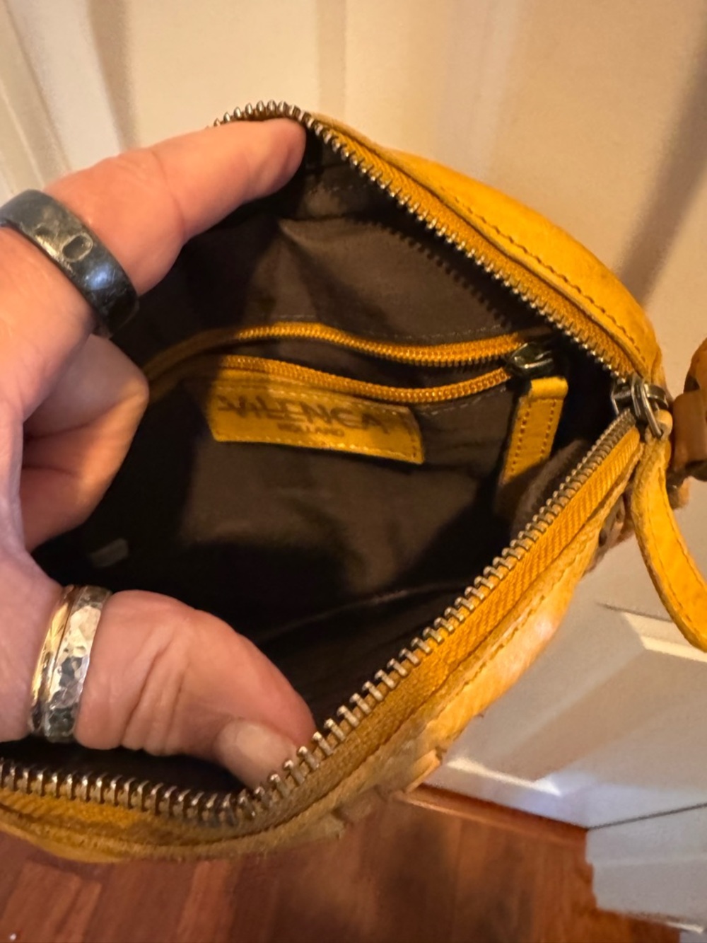 Vilencia Woven Leather  Round Crossbody Bag - Picture 5 of 16